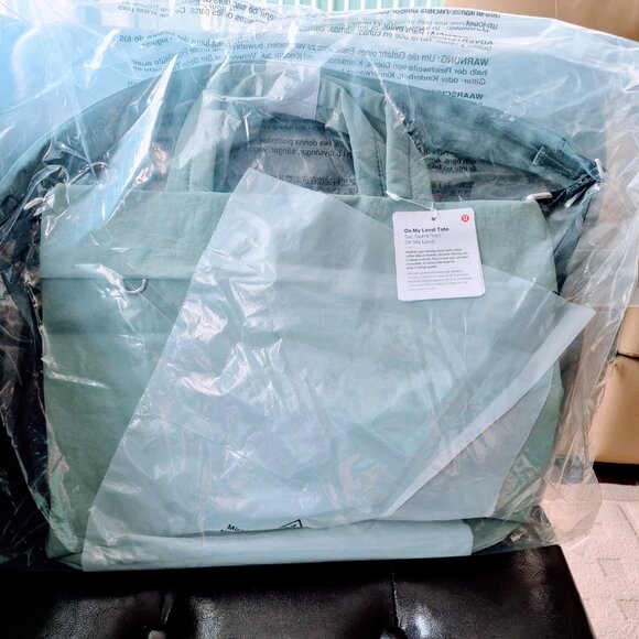 Lulmonule On My Level Tote Bag 20L in Crater Blue, BNWT - Picture 5 of 5